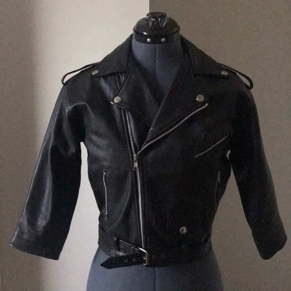 Cropped leather black biker